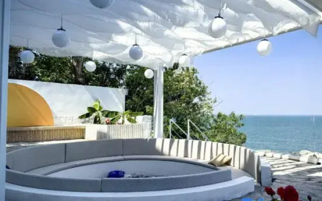 Sanmengji Seaview Pool Vacation Homestay (Laoshan Scenic Area Branch)