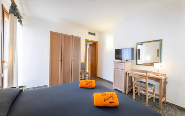 Hotel Thàlas Club