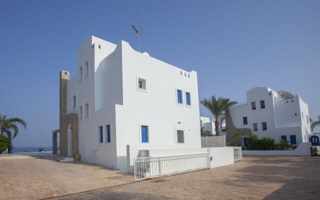 Отель Protaras Seafront Villa Mimosa Кипр, Протарас - отзывы, цены и фото номеров - забронировать отель Protaras Seafront Villa Mimosa онлайн вид на фасад