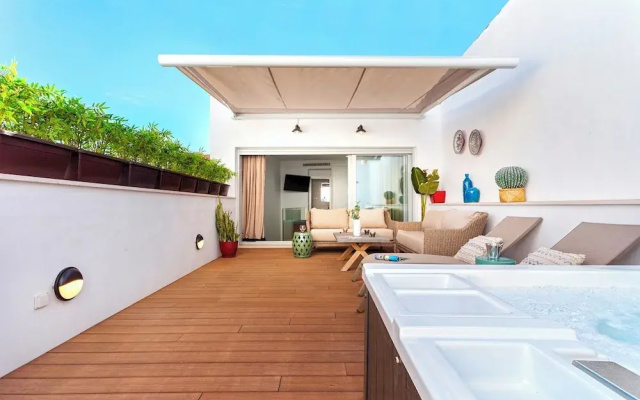 Marvelous 2-bedroom Apartment With Terrace in Triana. Castilla II