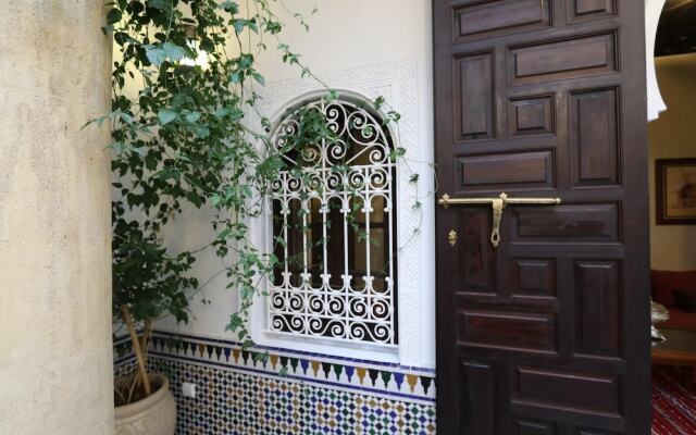 Отель Property With 6 Bedrooms in Rabat, With Terrace and Wifi Марокко, Рабат - отзывы, цены и фото номеров - забронировать отель Property With 6 Bedrooms in Rabat, With Terrace and Wifi онлайн вид на фасад