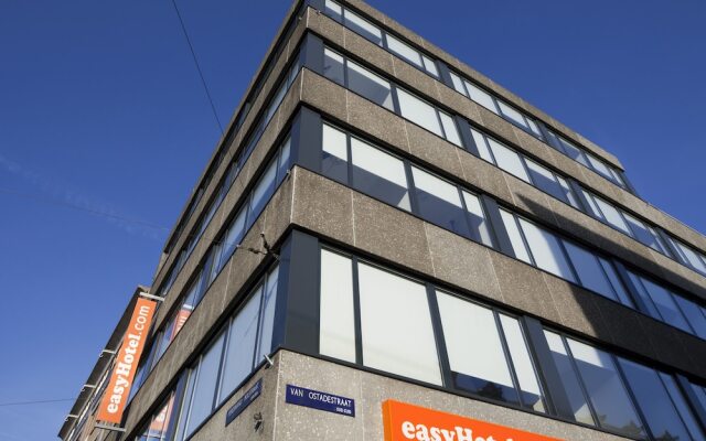 Отель easyHotel Amsterdam City Centre South вид на фасад