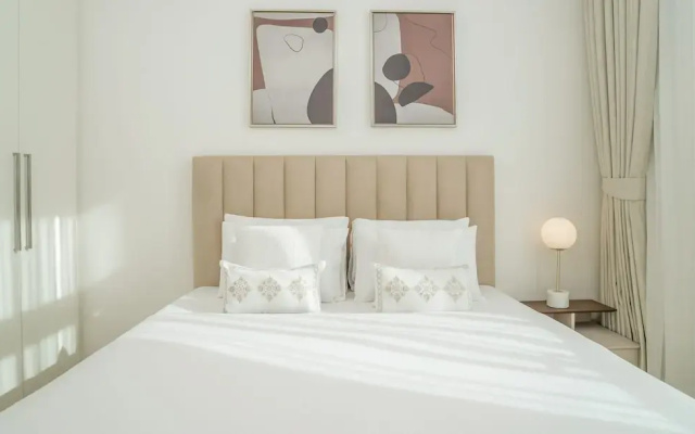 Homesgetaway- Brand New 2BR Burj Crown