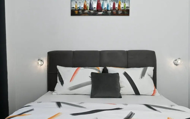 Stylish Kaštela Apartment With Modern Amenities and Free Parking