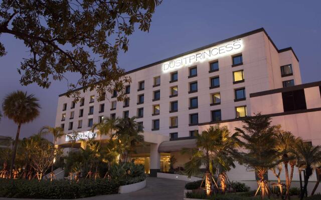 Отель Dusit Princess Srinakarin Бангкок вид на фасад