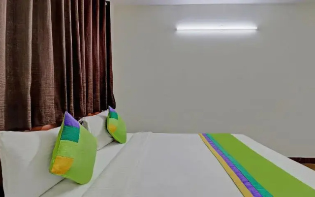 Capital O BLR2499 Comfort Delight Hotel