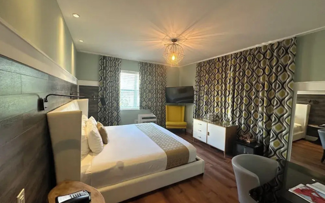 Maxines Dorset Catalina Hotel