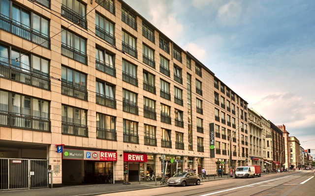 H+ Hotel Berlin Mitte вид на фасад