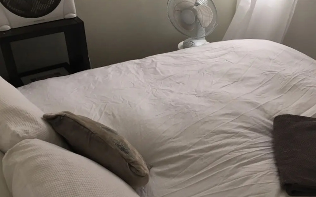BUDGET Bourke st Apartment