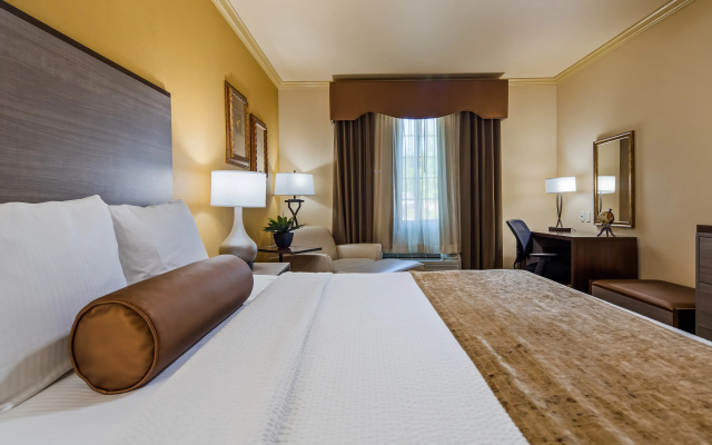 Best Western Plus Crown Colony Inn & Suites
