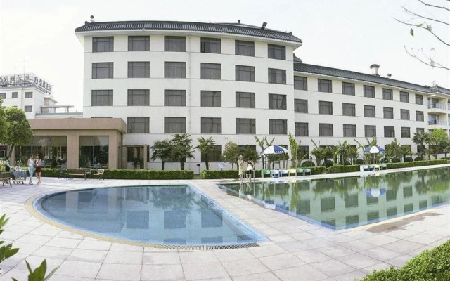 Sainty Lakeside Hotel