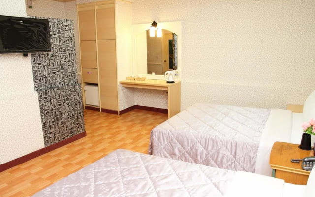 Yadu Hotel