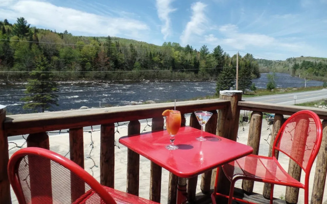 Hawks Nest Lodge And Restaurant