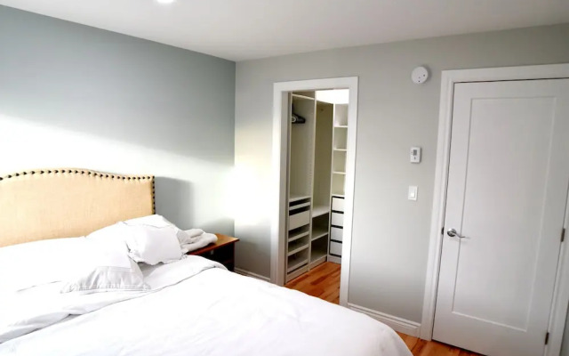 Aurora Deluxe Vacation Guest House