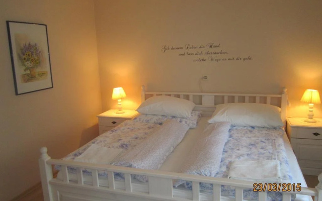 Pension Landhaus Ingrid B&B
