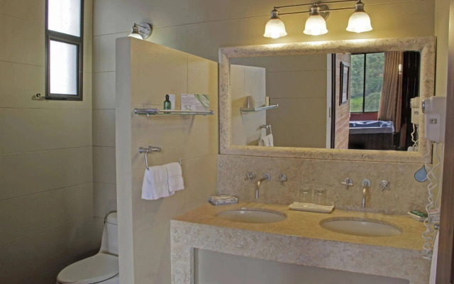 Arenal Kioro Suites & Spa