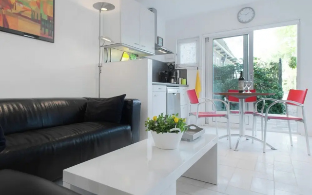 Beautiful Holiday Home Near Lawn Bowling in Krabbendam