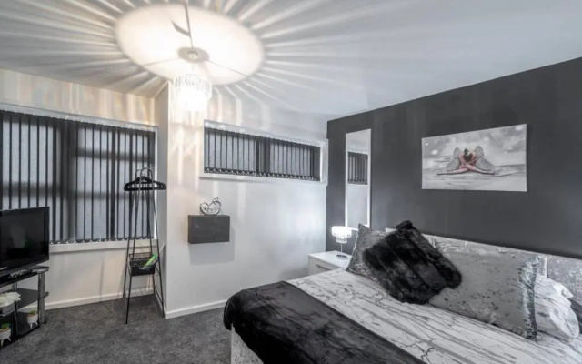 Central Birmingham 3 Bed Spacious 4 Floor Property