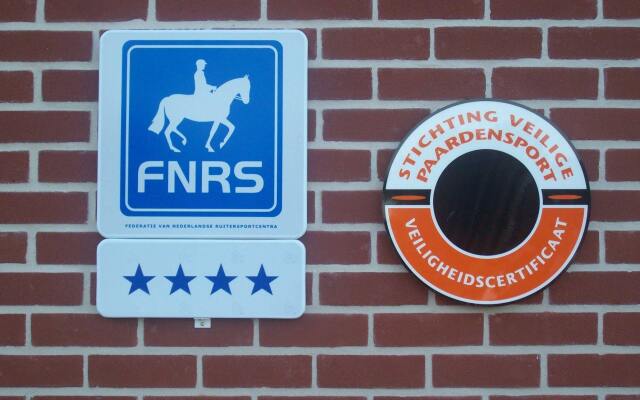 Отель Horsetellerie Rheezerveen вид на фасад