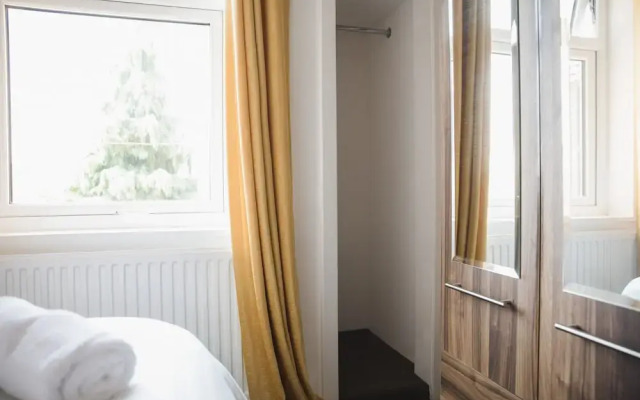 Room in Guest Room - Big Room in Leicester City