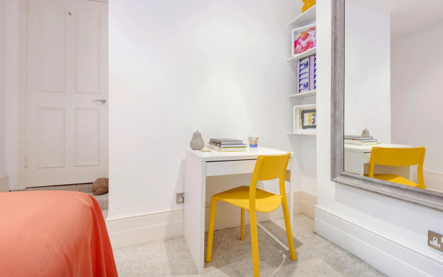 West Kensington Home Near Earls Court