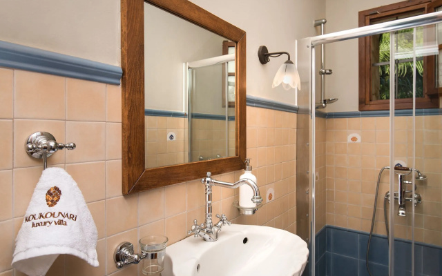 Koukounari Luxury Villa Chania