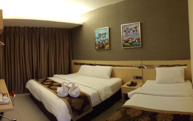 Golden Leaves Hotel