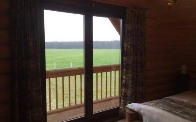 Holden Log House Gyarmat