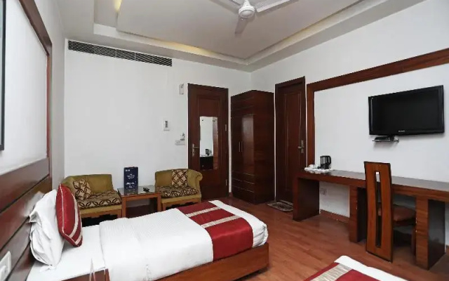 OYO 4258 Hari's Court Inns & Hotels