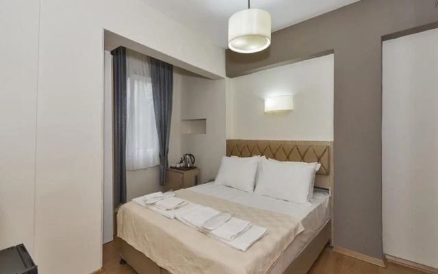 Metrolux Hotel