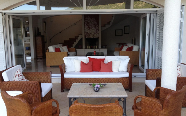 Villa Almadria Luxury Bed & Breakfast