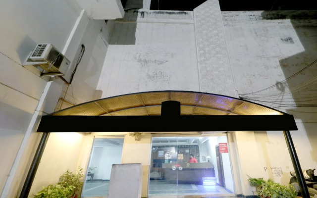 Hotel Plaza by OYO Rooms