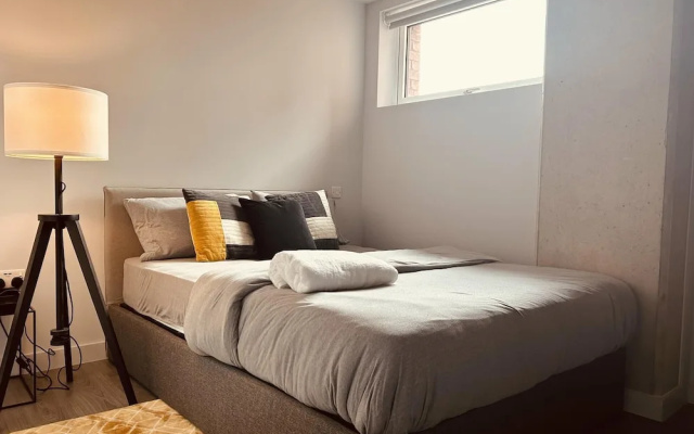Captivating 2-bed Skyview Apartment in Leeds