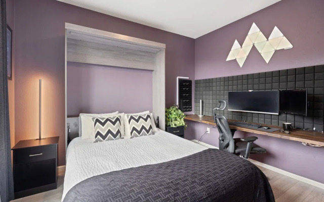 Modern & Stunning Home Near Breweries and Old Town!