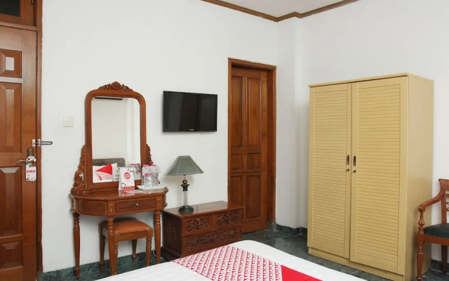 OYO 392 Hotel Mawar Saron