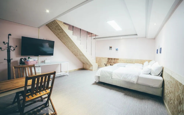 Hole in one Hotel
