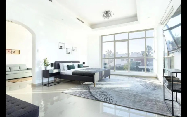 Hometown Apartments - Incredible 4 Bedroom plus maidsroom Villa