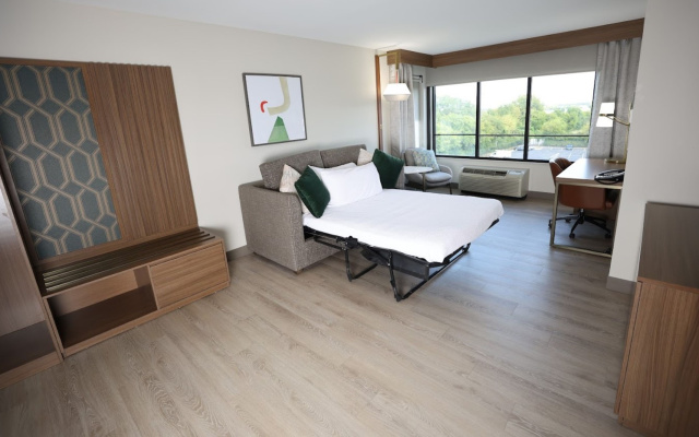 Holiday Inn St. Louis Fairview Heights by IHG