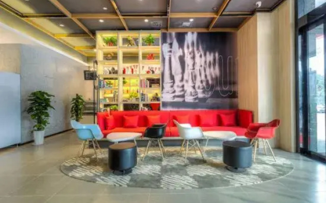 Ibis Hotel (Foreign Affairs College Store in Xi'an High-tech Development Zone)