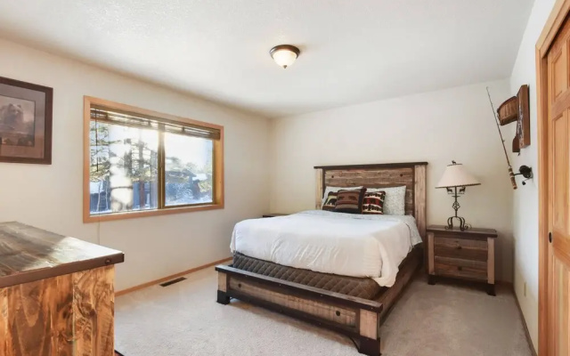 Quaking Cabin Gas BBQ & Amenities Access!
