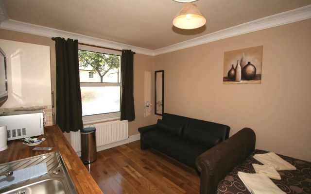 Central Studios Gloucester Road by Rooms Booked - Free Parking