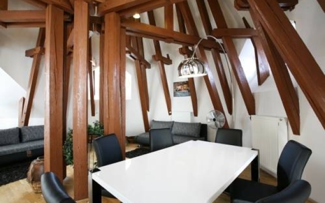 Апартаменты Apartment Attic Kozi Прага комната для гостей