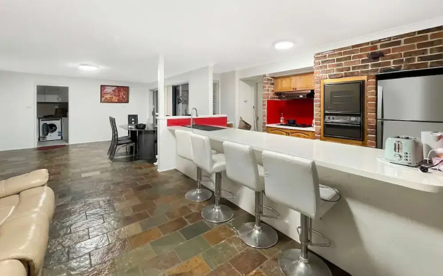 Metawise Cozy Family Room3 in Shared Home Free Parking
