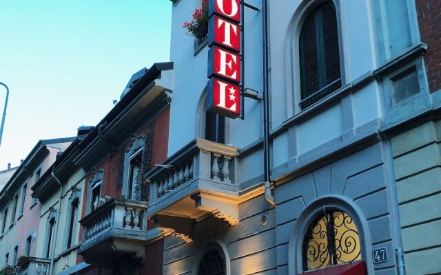 Hotel Due Giardini вид на фасад