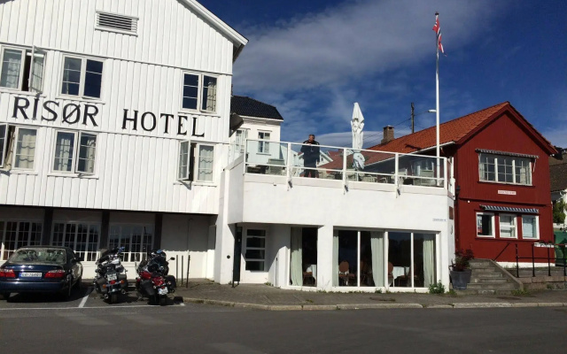 hotelImage