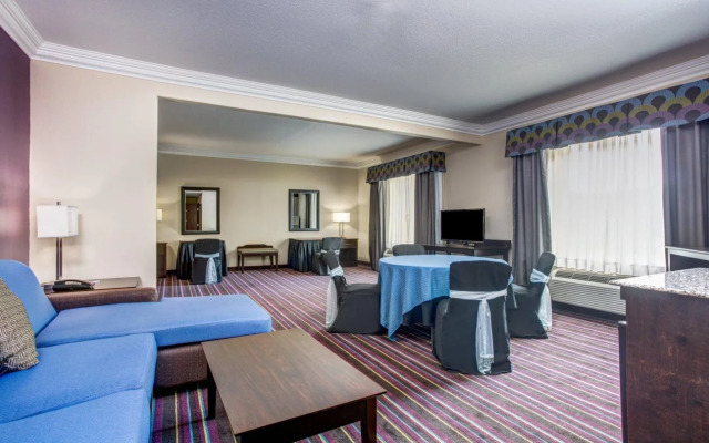 Holiday Inn Express and Suites Raceland - Highway