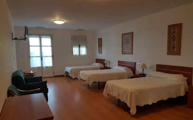 Hostal Restaurante La Charola