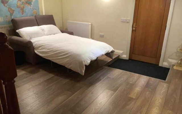3-bed Apartment 5 Mins Walk to Boscombe Beach