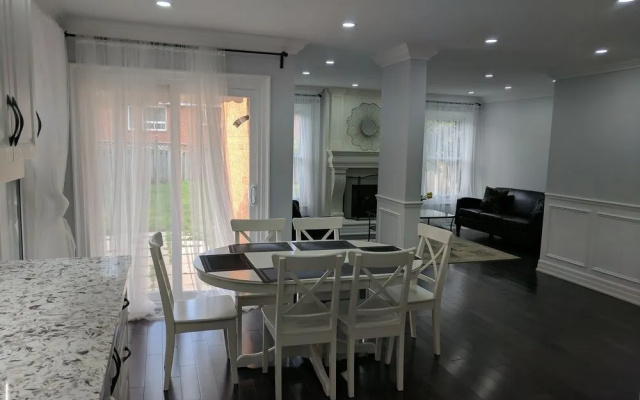 QuickStay - Beautiful 5bdrm House in Vaughan