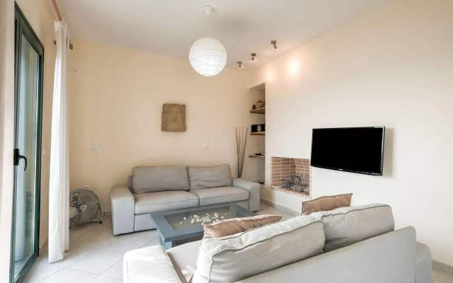 Spacious Villa near Sea in Pera Melana
